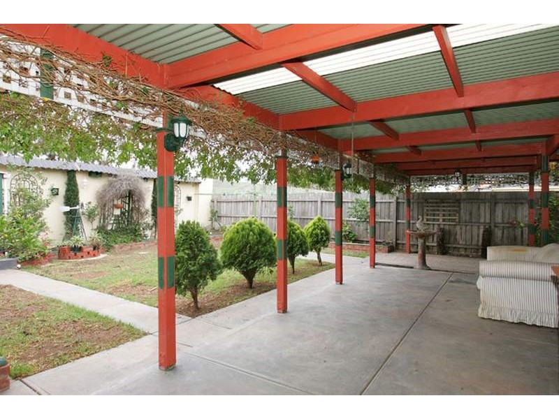 24 Adrienne Close, Keilor Park VIC 3042