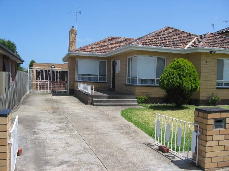 3 St Raphael St, Avondale Heights VIC 3034