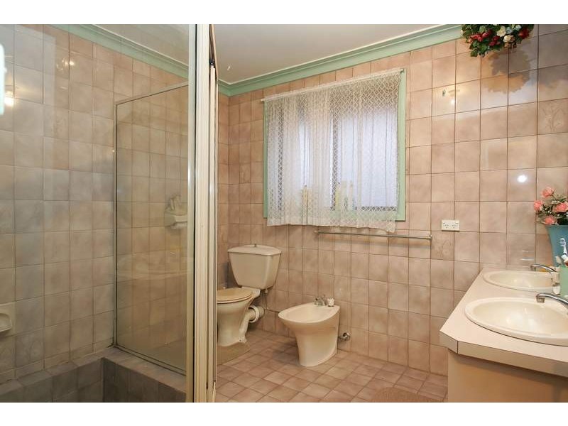 3 Laura Grove, Avondale Heights VIC 3034