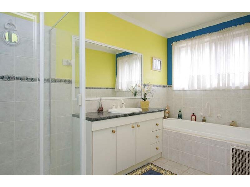 6/18 Kittyhawk Court, Airport West VIC 3042