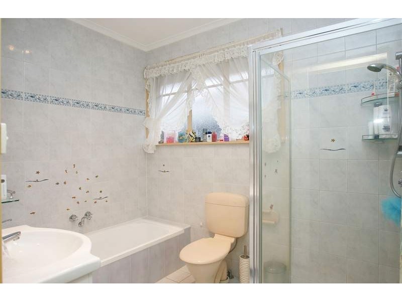 10 Rickard Street, Avondale Heights VIC 3034