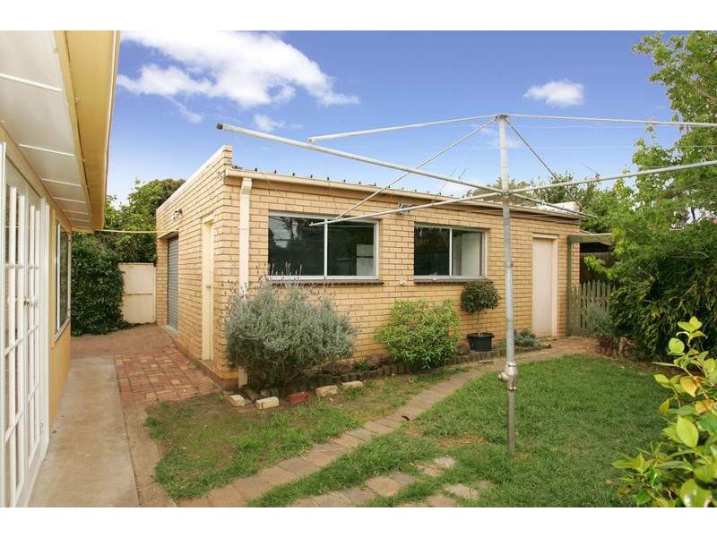 10 Rickard Street, Avondale Heights VIC 3034