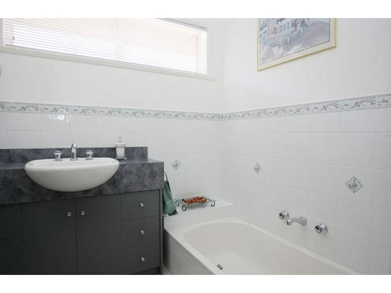 24 Clarks Road, Keilor East VIC 3033