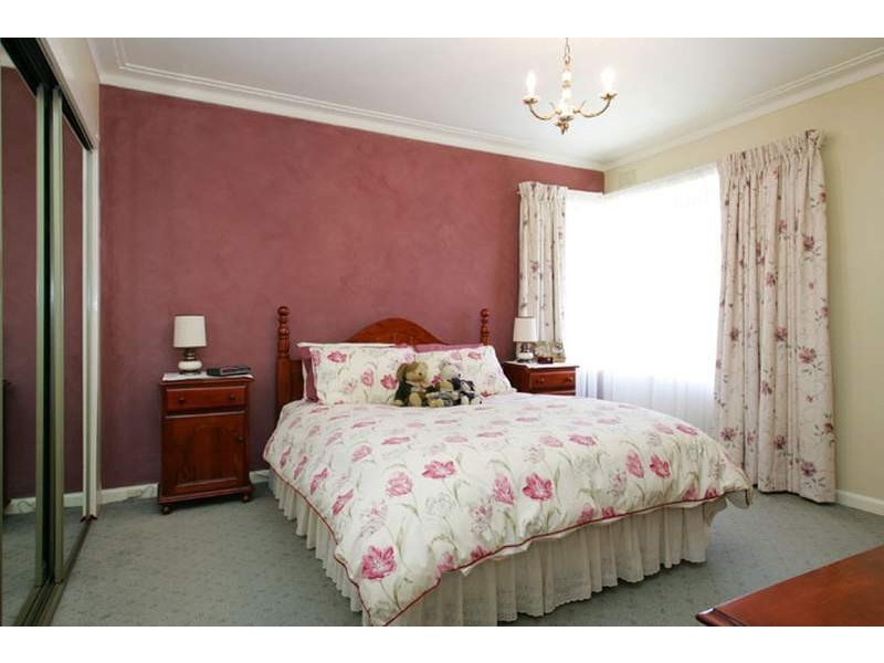 24 Clarks Road, Keilor East VIC 3033