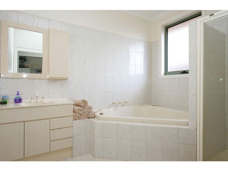 19 Hassett Crescent, Keilor East VIC 3033