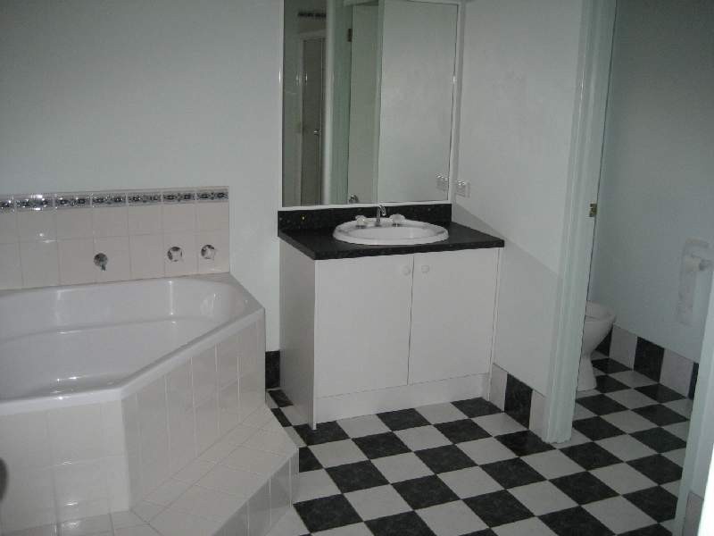 25 Adrienne Close, Keilor Park VIC 3042