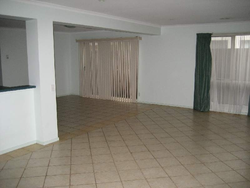 25 Adrienne Close, Keilor Park VIC 3042