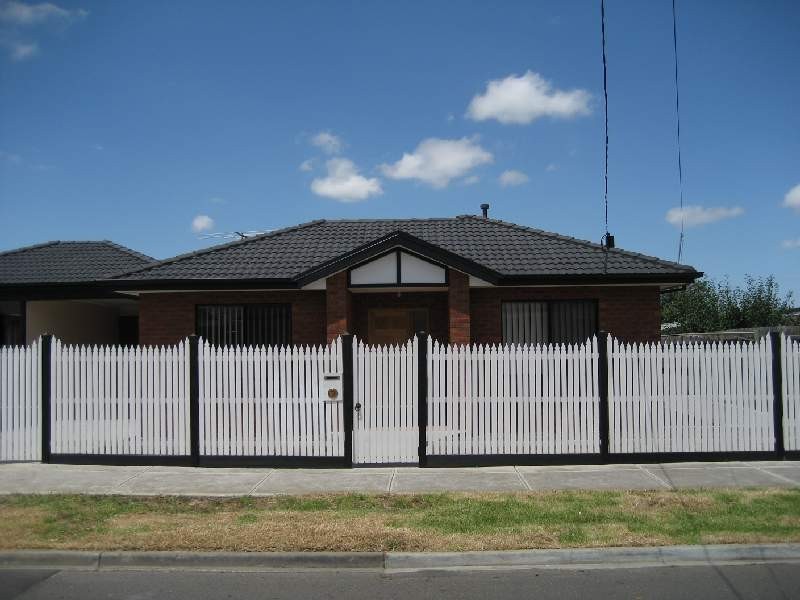 40 Thomas Street, Airport West VIC 3042