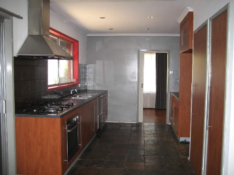 16 Woorigoleen Drv, Keilor East VIC 3033