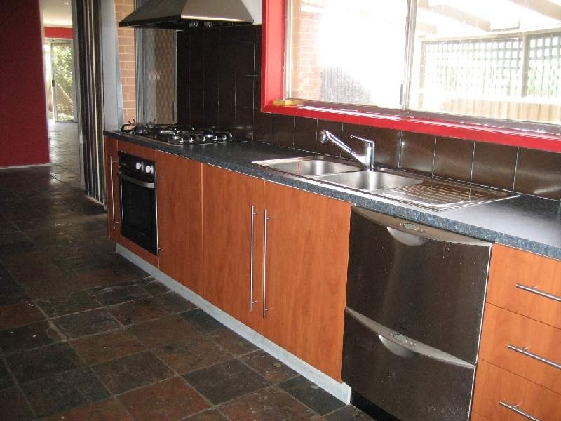 16 Woorigoleen Drv, Keilor East VIC 3033