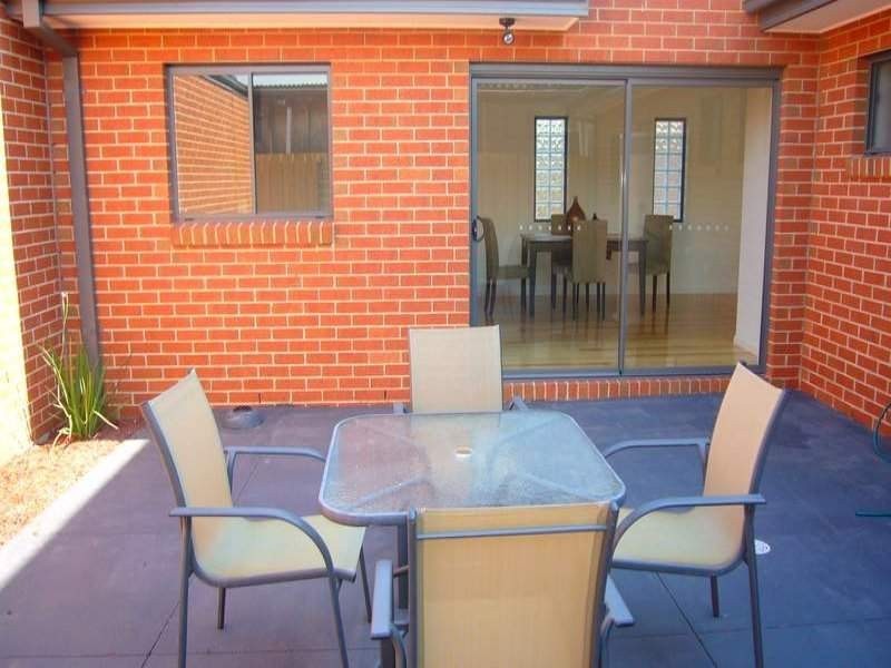 1/10 Arven Avenue, Avondale Heights VIC 3034
