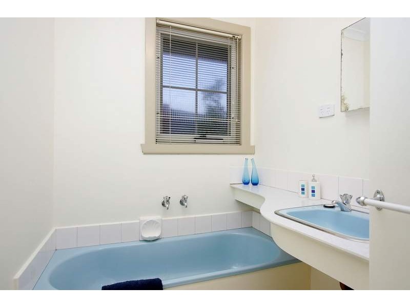 16 Heather Avenue, Keilor East VIC 3033