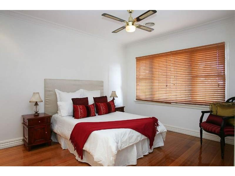 18 Dinah Parade, Keilor East VIC 3033