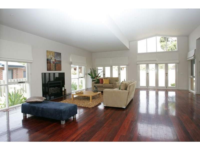 44 McNamara Avenue, Airport West VIC 3042