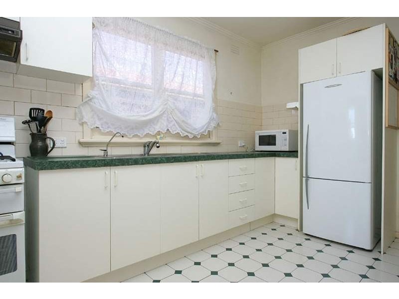 33 Dennis Avenue, Keilor East VIC 3033