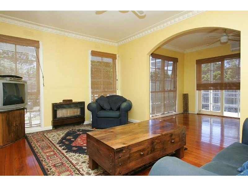 33 Dennis Avenue, Keilor East VIC 3033