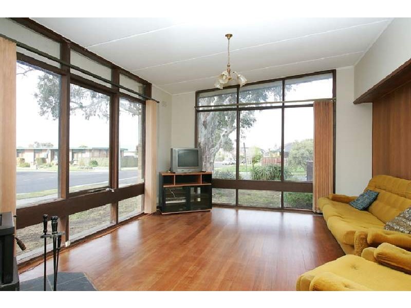 16 Roberts Street, Keilor East VIC 3033
