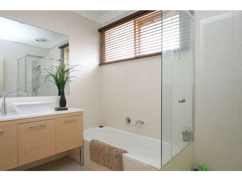 21 Viewbank Drive, Keilor East VIC 3033