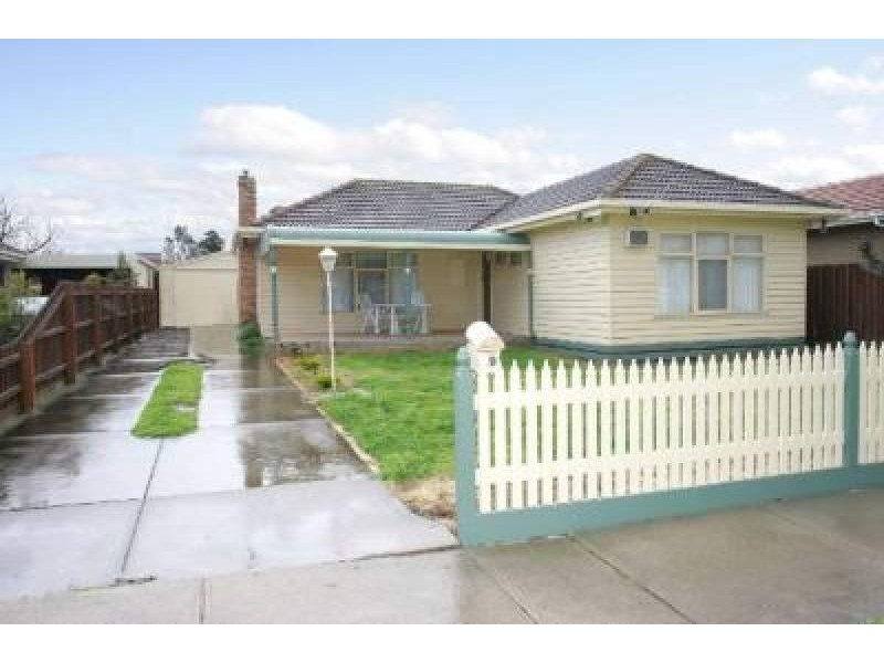 19 Raglan Street, Avondale Heights VIC 3034