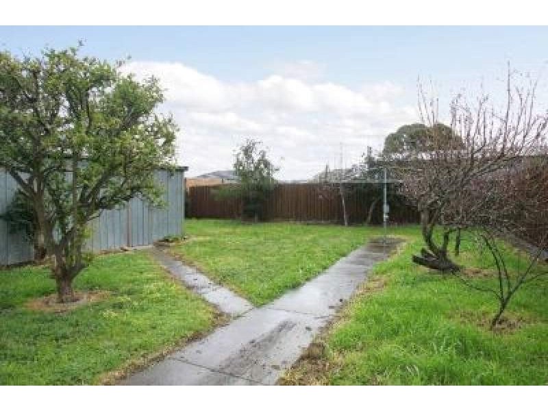 19 Raglan Street, Avondale Heights VIC 3034