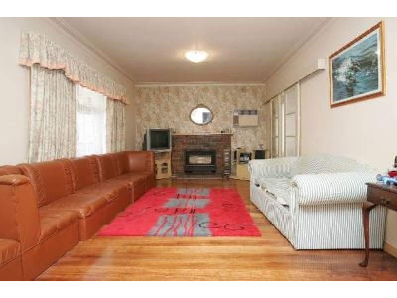 19 Raglan Street, Avondale Heights VIC 3034