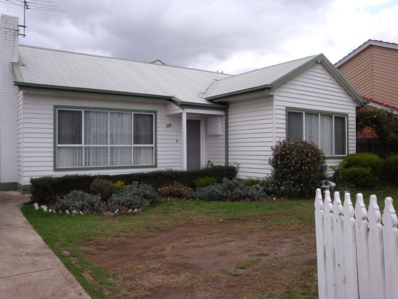 33 Mathews Avenue, Airport West VIC 3042
