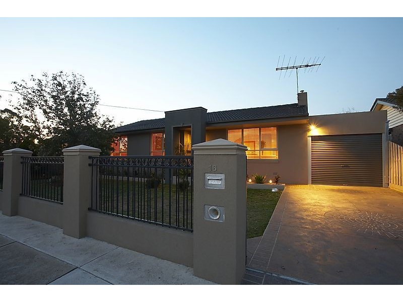 16 Grant Grove, Keilor East VIC 3033