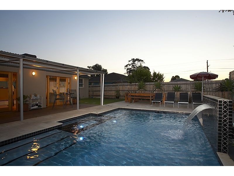 16 Grant Grove, Keilor East VIC 3033