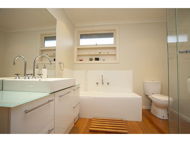 16 Grant Grove, Keilor East VIC 3033