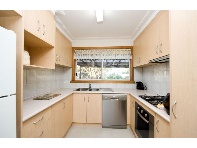2 Drake Court, Avondale Heights VIC 3034