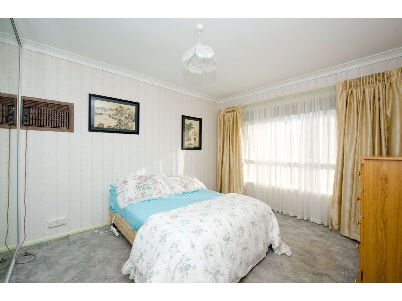 2 Drake Court, Avondale Heights VIC 3034