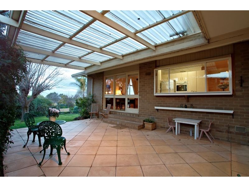 98 Brees Road, Keilor East VIC 3033