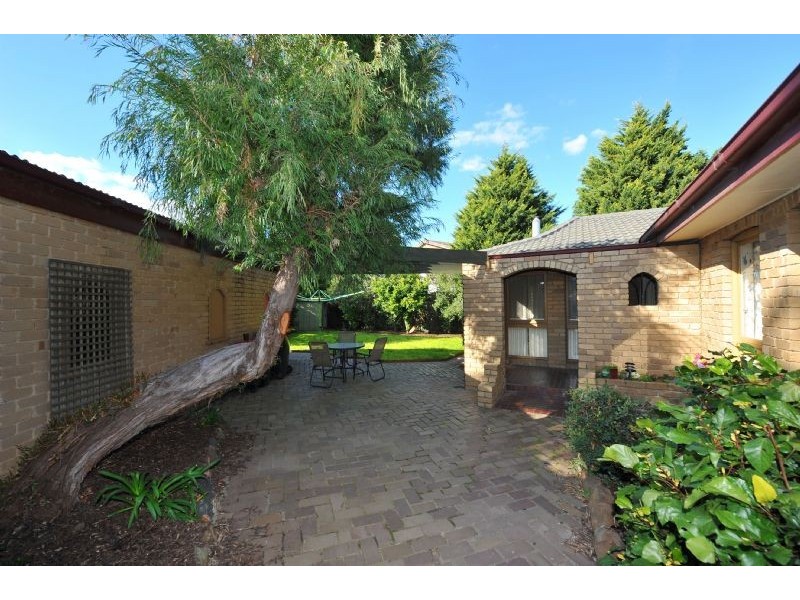 4 Coral Court, Avondale Heights VIC 3034