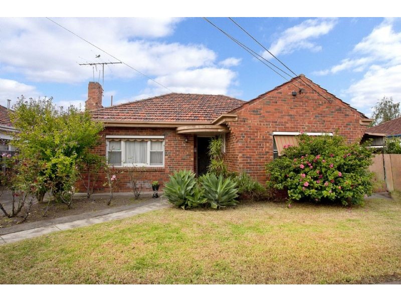 15 Lindenow Street, Maidstone VIC 3012