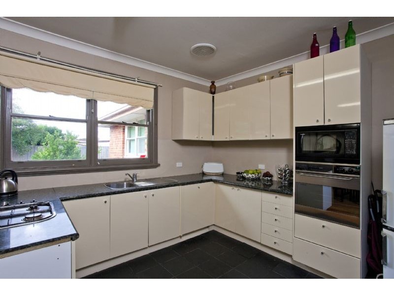 15 Lindenow Street, Maidstone VIC 3012