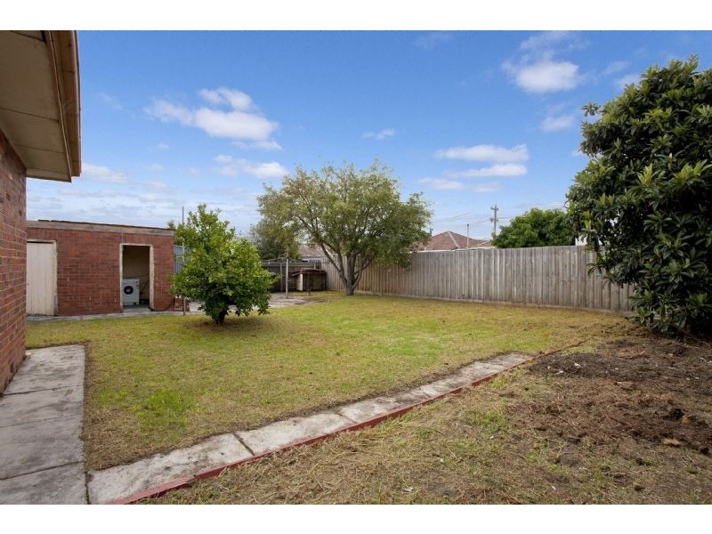 15 Lindenow Street, Maidstone VIC 3012