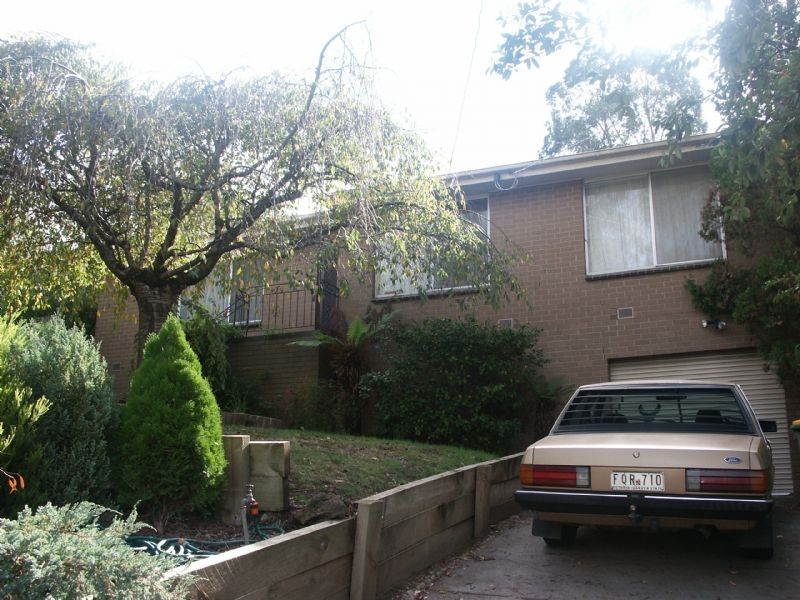 17 Lansell Road, Mooroolbark VIC 3138