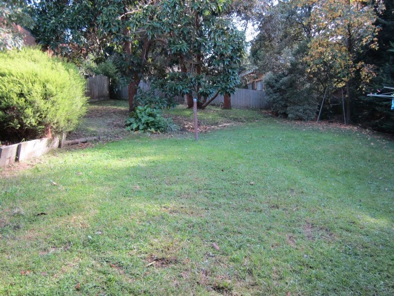 17 Lansell Road, Mooroolbark VIC 3138