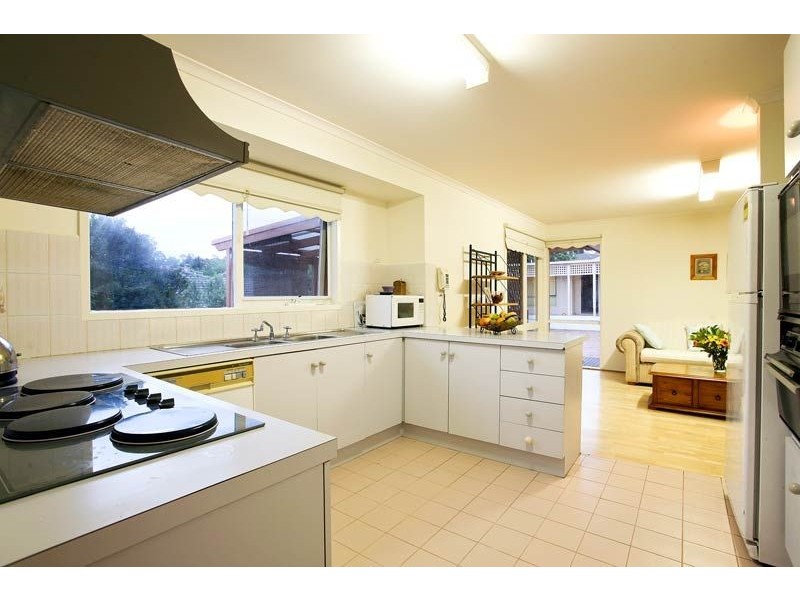 76 Landscape Drive, Mooroolbark VIC 3138