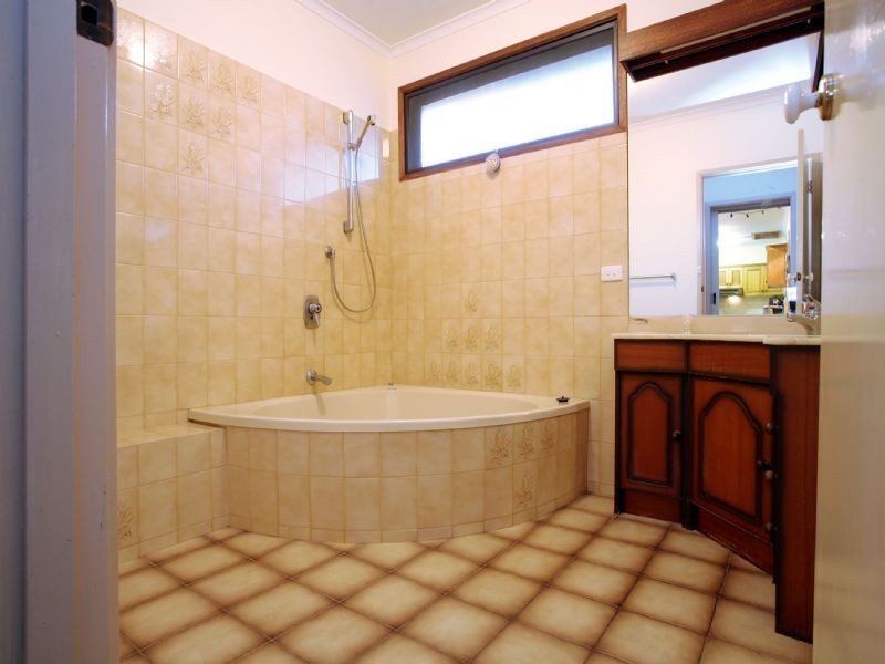 18 Lancaster Place, Chirnside Park VIC 3116