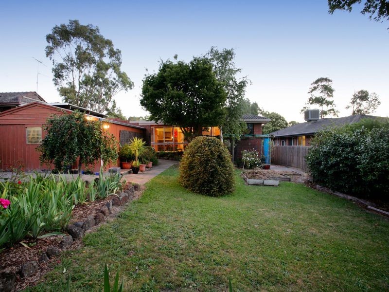 18 Lancaster Place, Chirnside Park VIC 3116