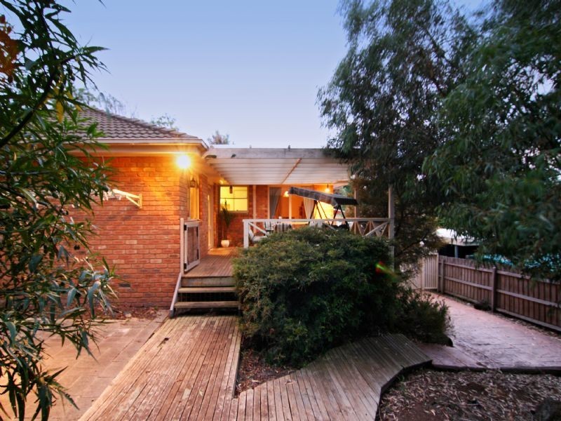 22 Chevalier Crescent, Mooroolbark VIC 3138