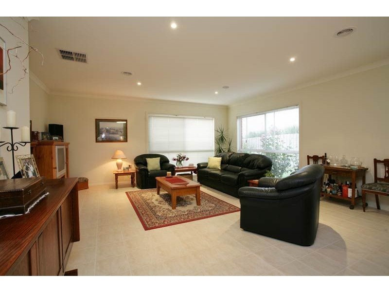 80 Blue Ridge Drive, Mooroolbark VIC 3138