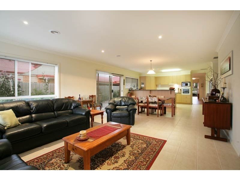 80 Blue Ridge Drive, Mooroolbark VIC 3138