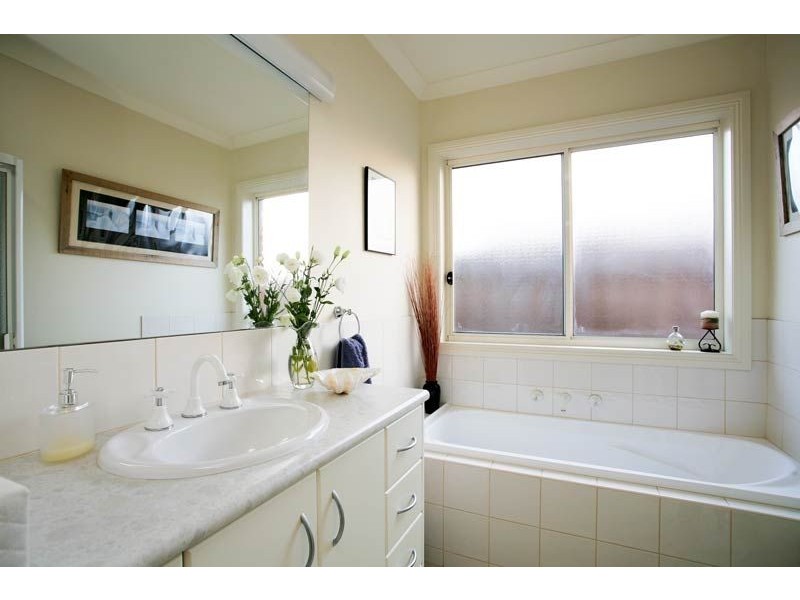 80 Blue Ridge Drive, Mooroolbark VIC 3138