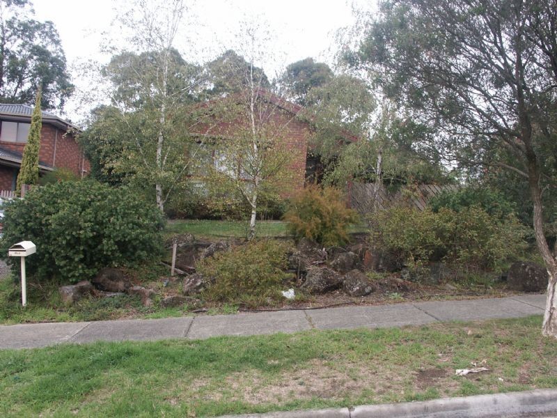 18 Dobell Place, Mooroolbark VIC 3138