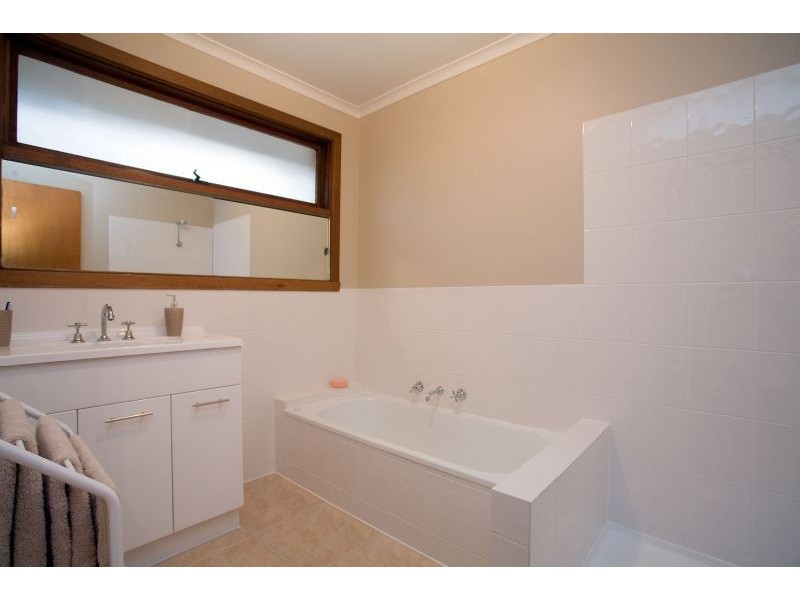 38 Woodville Road, Mooroolbark VIC 3138