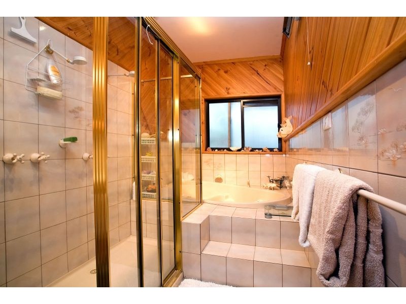 23 Ash Grove, Montrose VIC 3765