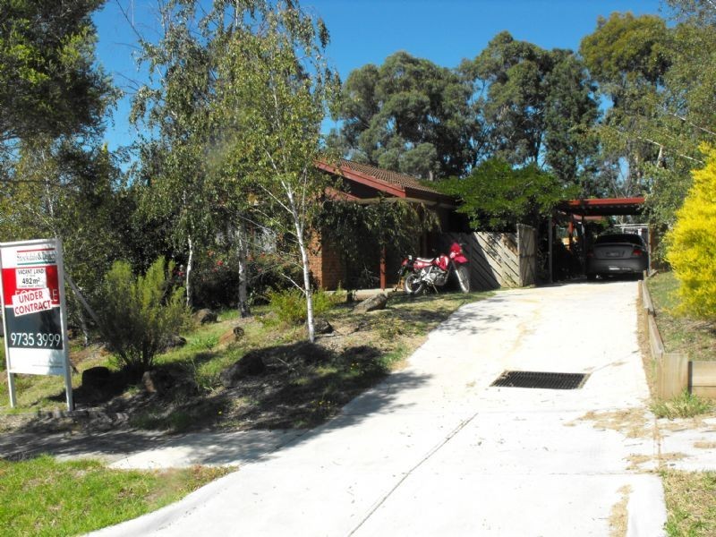 18 Dobell Place (Under Application), Mooroolbark VIC 3138