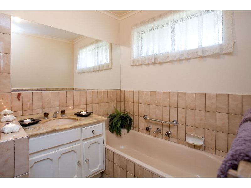 1 Wainewright Avenue, Mooroolbark VIC 3138